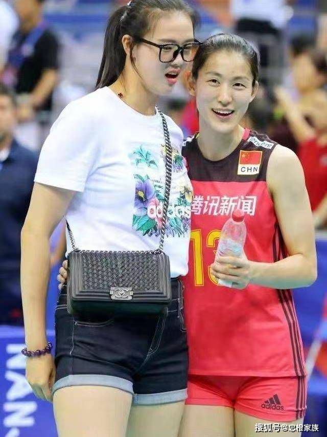 由蒲松龄原著《聊斋志异.连城》篇改编。荒郊外地，客栈杀机，晋宁城内多名男人变干尸。谜案频发，风浪直起，传说是女妖现世所为，真凶到底若何藏匿于人世？捉妖师顾仕杰与妖魔混战，侠魔斗法，暗无天日。史孝廉家二美齐聚，边幅倾国的连城巧遇一样是俏艳佳人的表姐宾娘，引得纨绔令郎王化成垂涎，这番“势在必得”又引发如何的腥风血雨